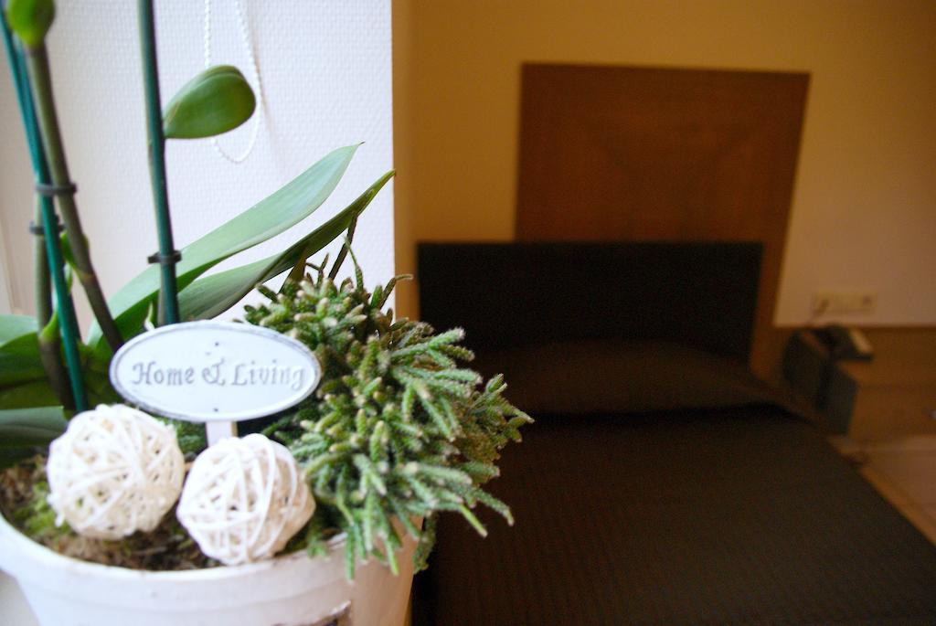 Charly'S Gare Hotel Senningerberg Room photo