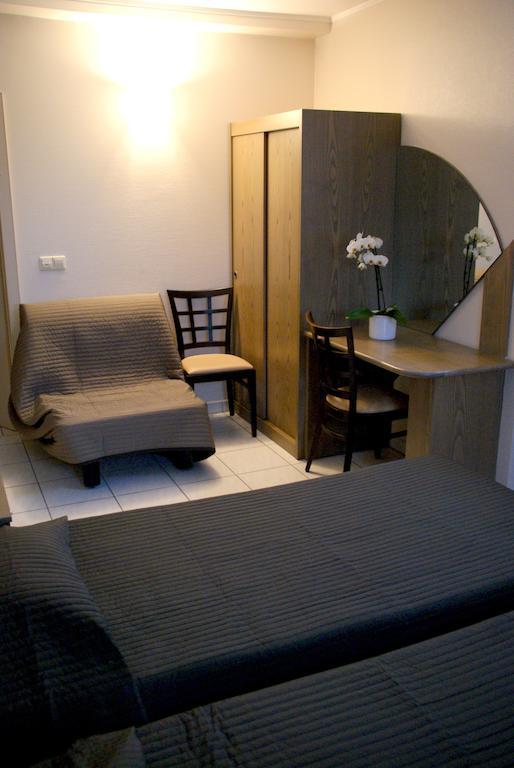 Charly'S Gare Hotel Senningerberg Room photo