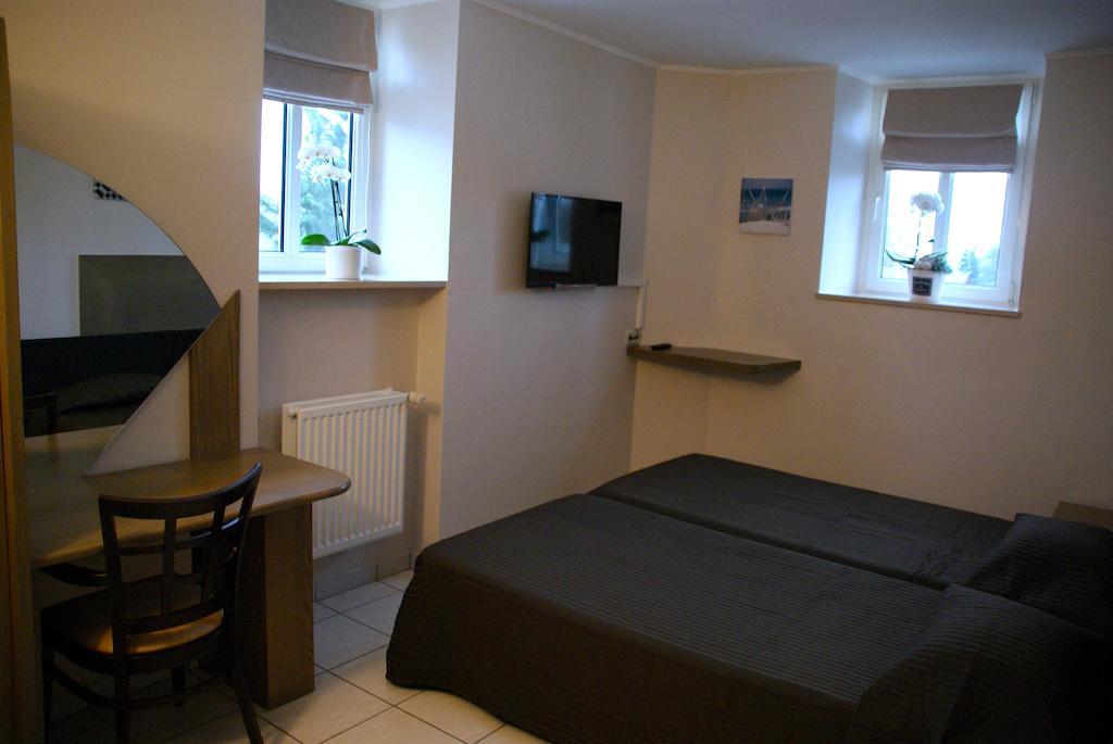 Charly'S Gare Hotel Senningerberg Exterior photo