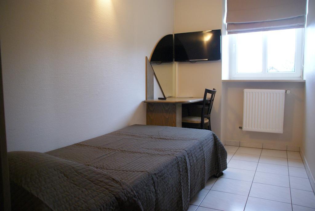 Charly'S Gare Hotel Senningerberg Room photo